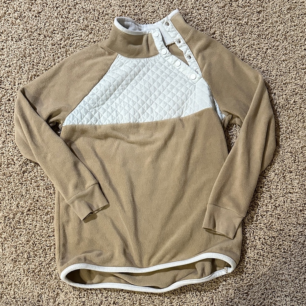 Crown & Ivy Tan and White Quilted Pullover